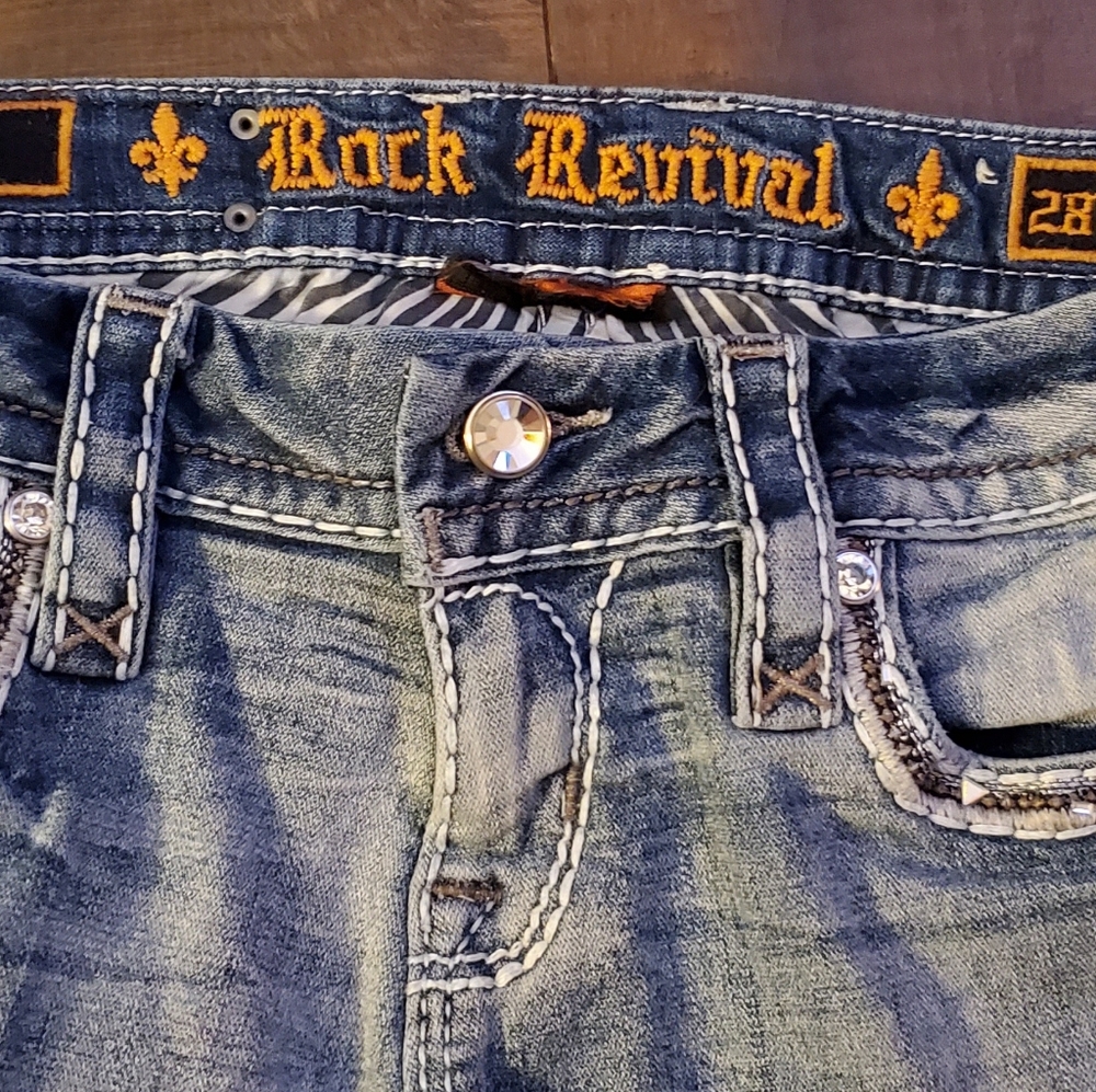 Rock Revival CAPRI with BLING buttons Jeans with Embroidered Pocket - Picture 4 of 7